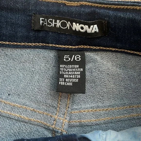 Fashion nova’s high waisted jeans - Picture 2 of 5
